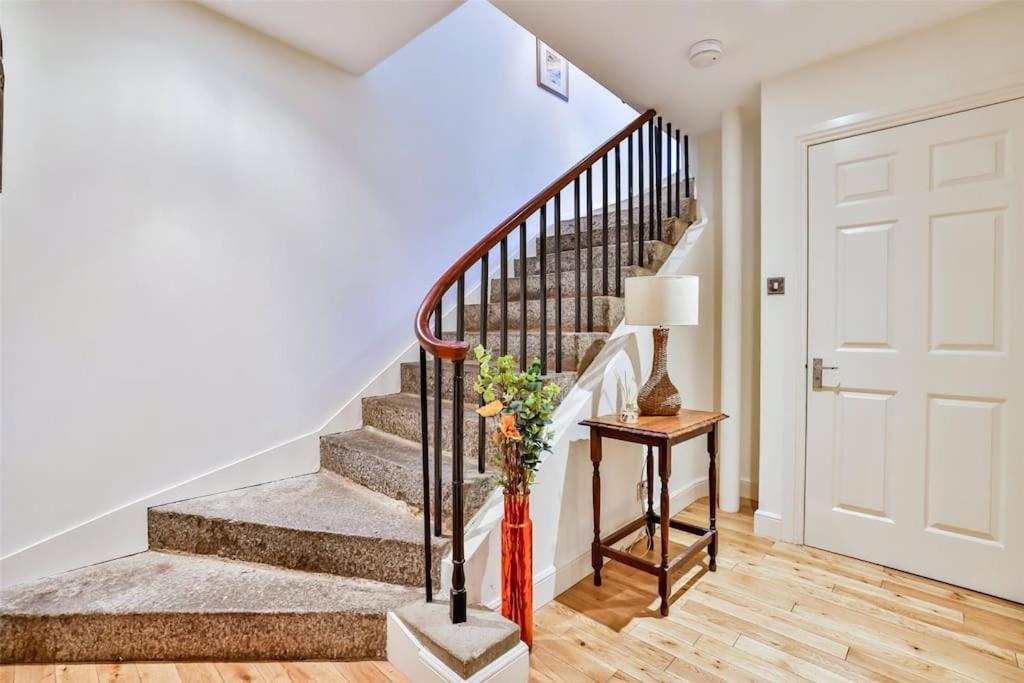 One Of A Kind Historic 3 Bedroom Apartment Aberdeen Eksteriør bilde